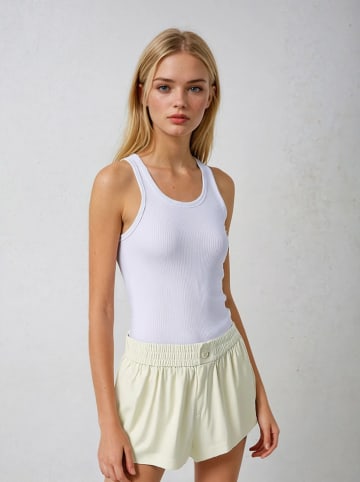 Weekday Shorts in Creme