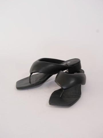 Monki Teenslippers zwart