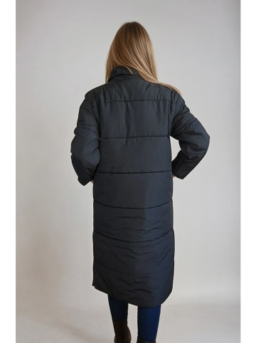 Monki Płaszcz pikowany w kolorze czarnym