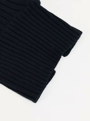 Weekday Strickkragen in Schwarz