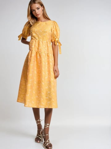 Monki Sukienka w kolorze pomarańczowym