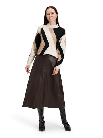 Betty Barclay Sweter w kolorze kremowo-czarnym