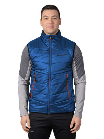 Hannah Weste in Blau