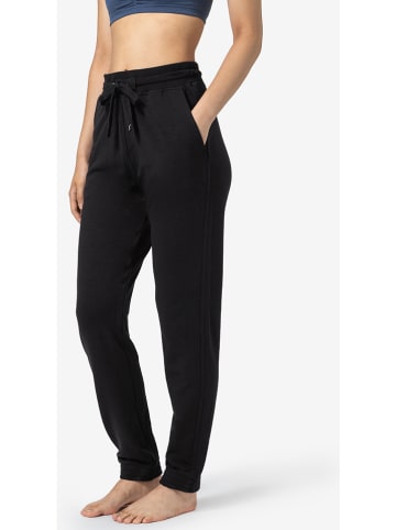 super.natural Sweathose "Solution" in Schwarz