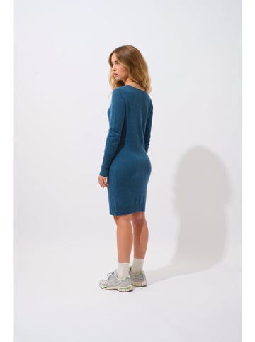 AUTHENTIC CASHMERE Kaszmirowa sukienka "Armet" w kolorze niebieskim