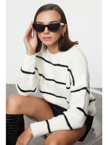trendyol Pullover in Weiß/ Schwarz