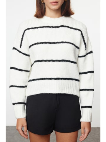 trendyol Pullover in Weiß/ Schwarz