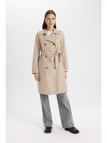 DeFacto Trenchcoat in Beige