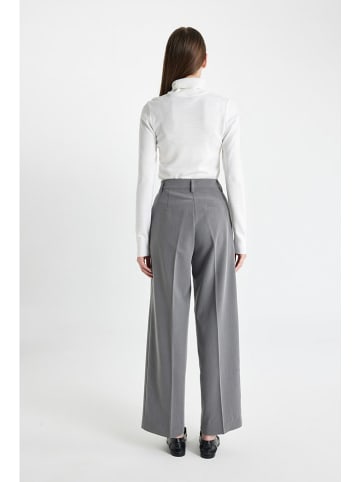 DeFacto Spodnie w kolorze szarym