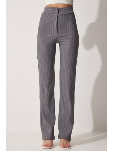 Happiness Istanbul Spodnie w kolorze szarym