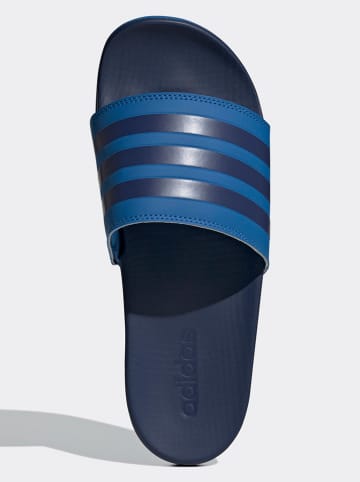 adidas Klapki w kolorze niebiesko-granatowym