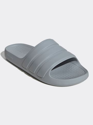 adidas Klapki w kolorze szarym