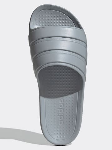 adidas Pantoletten in Grau