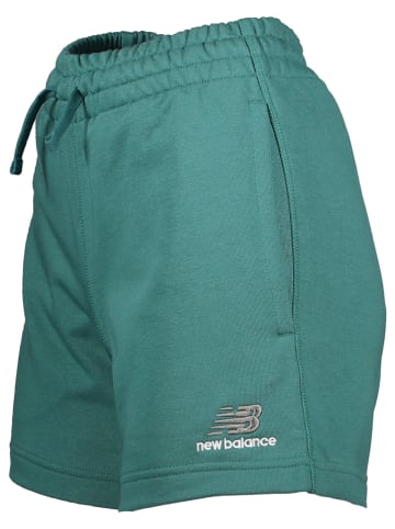 New Balance Sweatshorts "Uni-ssentials" in Grün