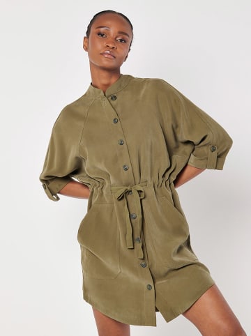 Apricot Kleid in Oliv