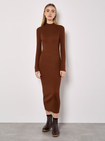 Apricot Kleid in Braun