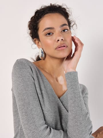 Apricot Sweter w kolorze szarym