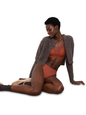 Triumph Stringi w kolorze brązowym