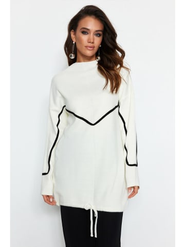 trendyol Pullover in Weiß/ Schwarz