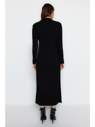 trendyol Kleid in Schwarz