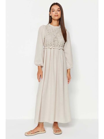 trendyol Kleid in Creme