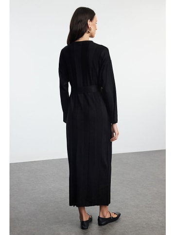 trendyol Kleid in Schwarz