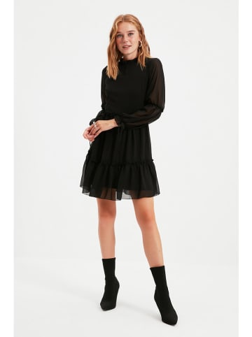 trendyol Kleid in Schwarz