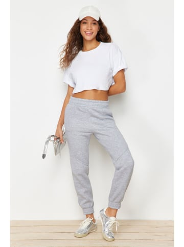 trendyol Sweathose in Grau