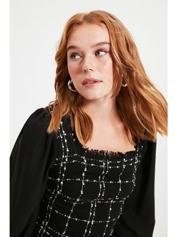 trendyol Kleid in Schwarz/ Weiß