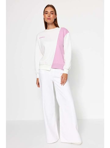 trendyol Sweatshirt in Weiß/ Rosa