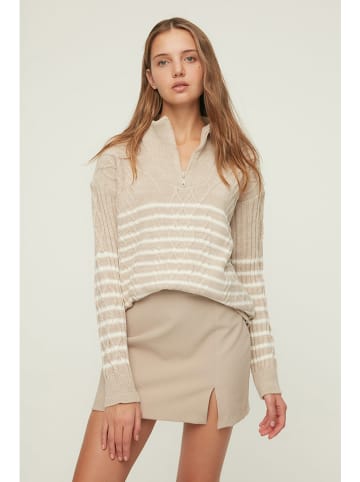 trendyol Pullover in Beige/ Weiß