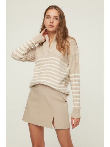 trendyol Pullover in Beige/ Weiß