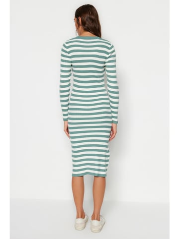 trendyol Kleid in Mint/ Weiß