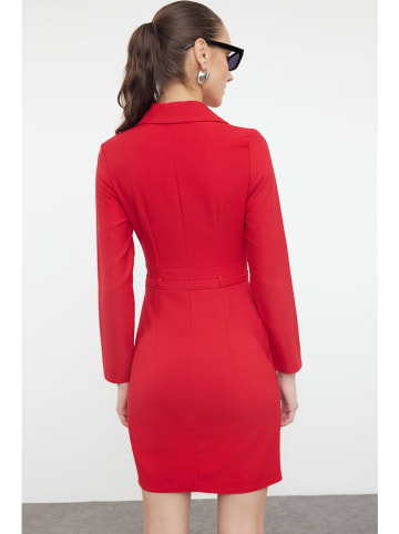 trendyol Sukienka w kolorze czerwonym