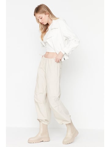 trendyol Hose in Creme