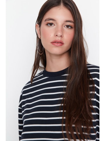 trendyol Sweatshirt in Schwarz/ Weiß