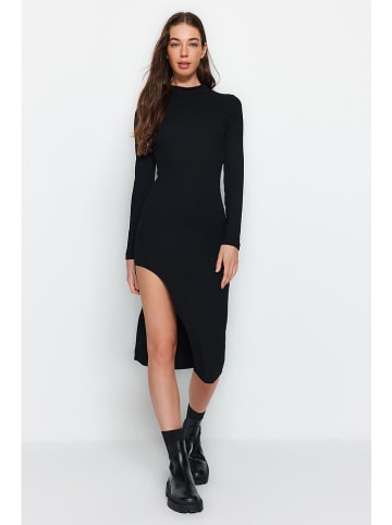 trendyol Kleid in Schwarz