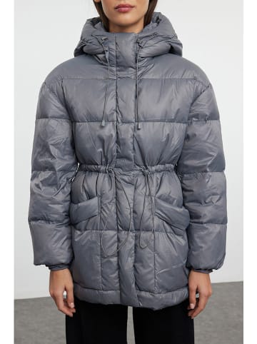 trendyol Winterjacke in Grau