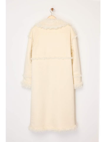 trendyol Teddymantel in Beige