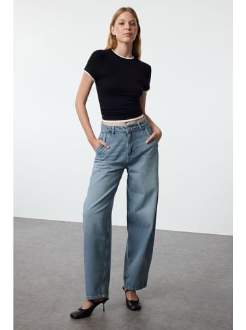 trendyol Dżinsy - Comfort fit - w kolorze błękitnym