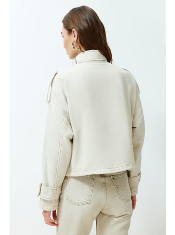 trendyol Kurtka w kolorze kremowym
