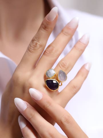 Pierres de Jade Vergold. Ring mit Edelsteinen