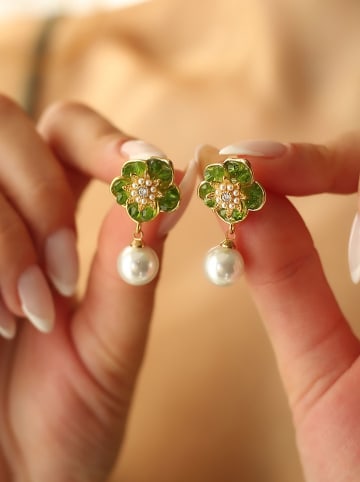 Pierres de Jade Vergold. Ohrstecker mit Perlen und Edelsteinen