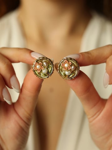 Pierres de Jade Vergold. Ohrstecker mit Perlen