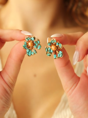 Pierres de Jade Vergold. Ohrstecker mit Perlen und Edelsteinen