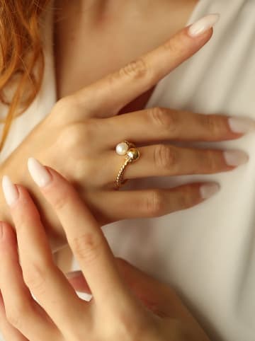 Pierres de Jade Vergold. Ring mit Perlen und Edelsteinen