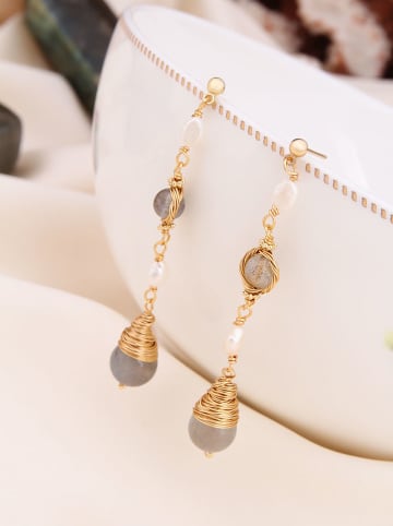 Pierres de Jade Vergold. Ohrstecker mit Perlen und Edelsteinen