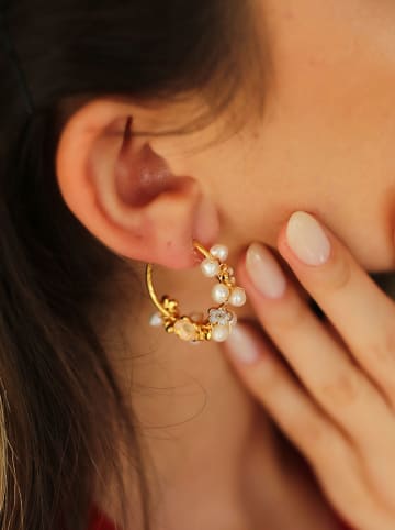 Pierres de Jade Vergold. Creolen mit Perlen und Edelsteinen