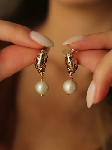 Pierres de Jade Vergold. Ohrstecker mit Perlen und Edelsteinen