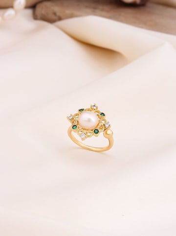 Pierres de Jade Vergold. Ring mit Perle und Edelsteinen